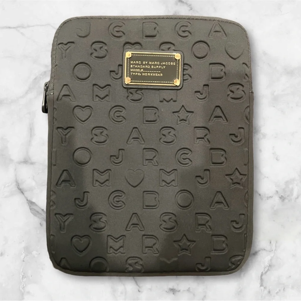 MARC by Marc Jacobs Dreamy Logo Neoprene Tablet Case. EUC.